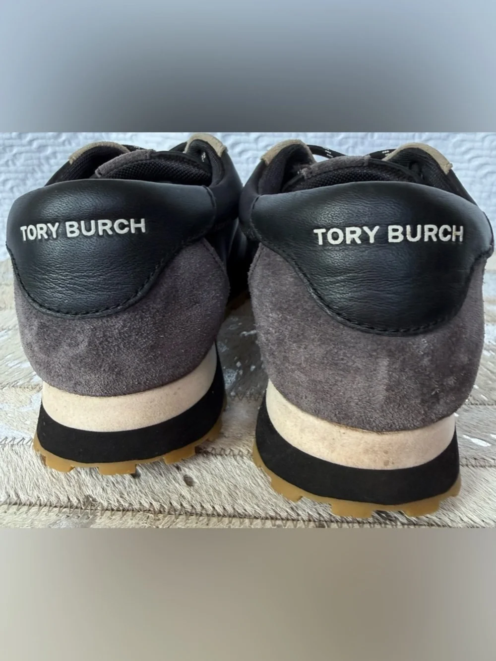 Tory Burch Annie Nylon Runner Sneakers in black with suede overlays SZ 6.5
